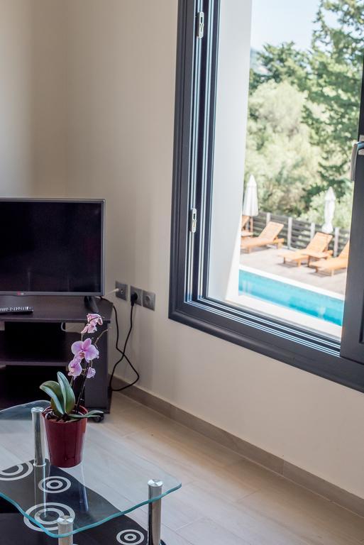 Golden Sun Villas Нидри Екстериор снимка