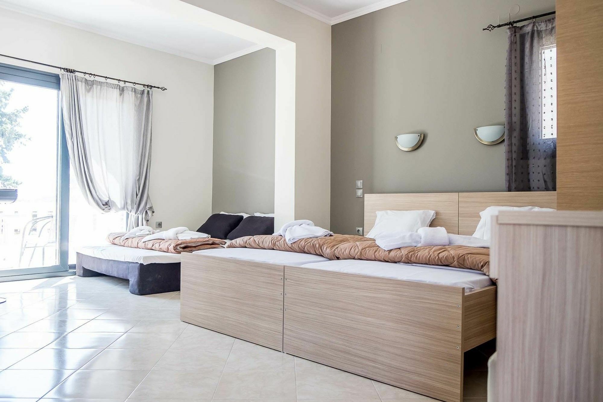 Golden Sun Villas Нидри Екстериор снимка